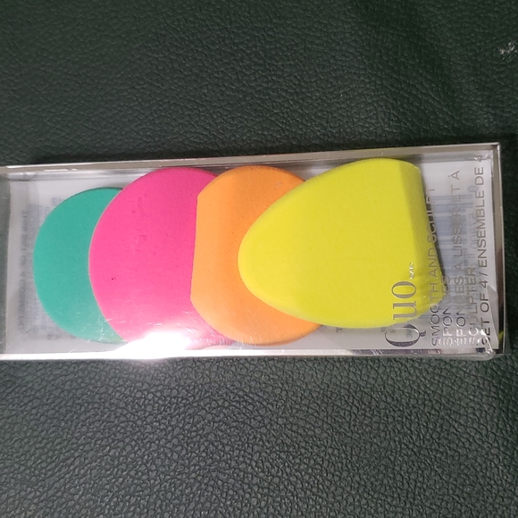 Quo Makeup Sponge - Picture 1 of 3